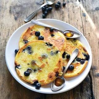 Gluten-free blueberries pancakes a la Plancha